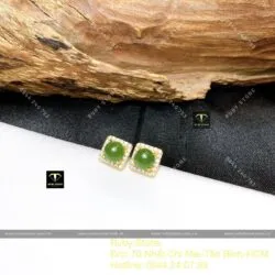 Khuyên tai Ngọc bích tròn, ổ tấm vuông, vàng 18k Khuyên tai Ngọc bích tròn, ổ tấm vuông, vàng 18k