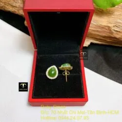 Khuyên tai Giọt nước ngọc bích, vàng 18k Khuyên tai Giọt nước ngọc bích, vàng 18k