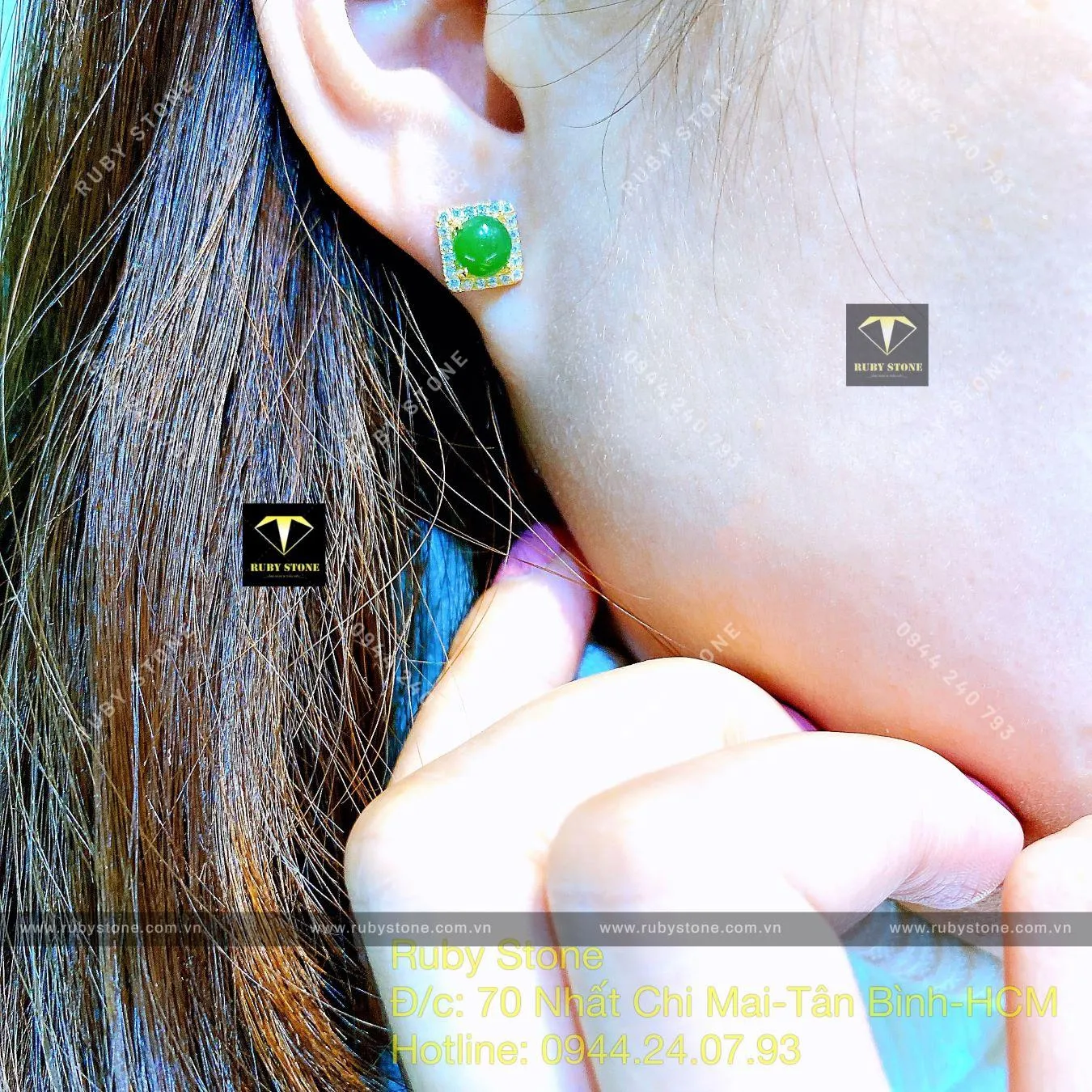 Khuyên tai Ngọc bích tròn, ổ tấm vuông, vàng 18k Khuyên tai Ngọc bích tròn, ổ tấm vuông, vàng 18k