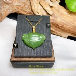 Khoá trường mệnh Ngọc bích, móc vàng 18k