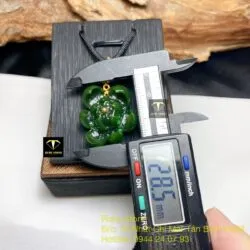 Mặt dây chuyền Hoa sen ngọc bích, vàng 18k - Hình ảnh 4
