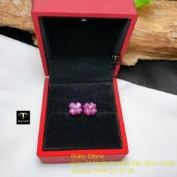 Khuyên tai cỏ bốn cánh Ruby Nam Phi, vàng 18k - Ảnh 2