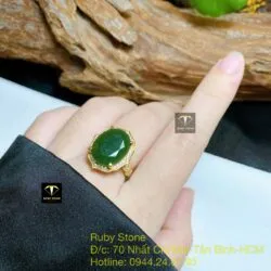 Nhẫn Oval ngọc bích mài giác, vàng 18k