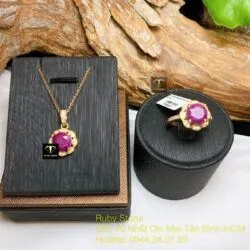 Bộ trang sức mặt dây chuyền và nhẫn Ruby Nam Phi, vàng 18k - Ảnh 2