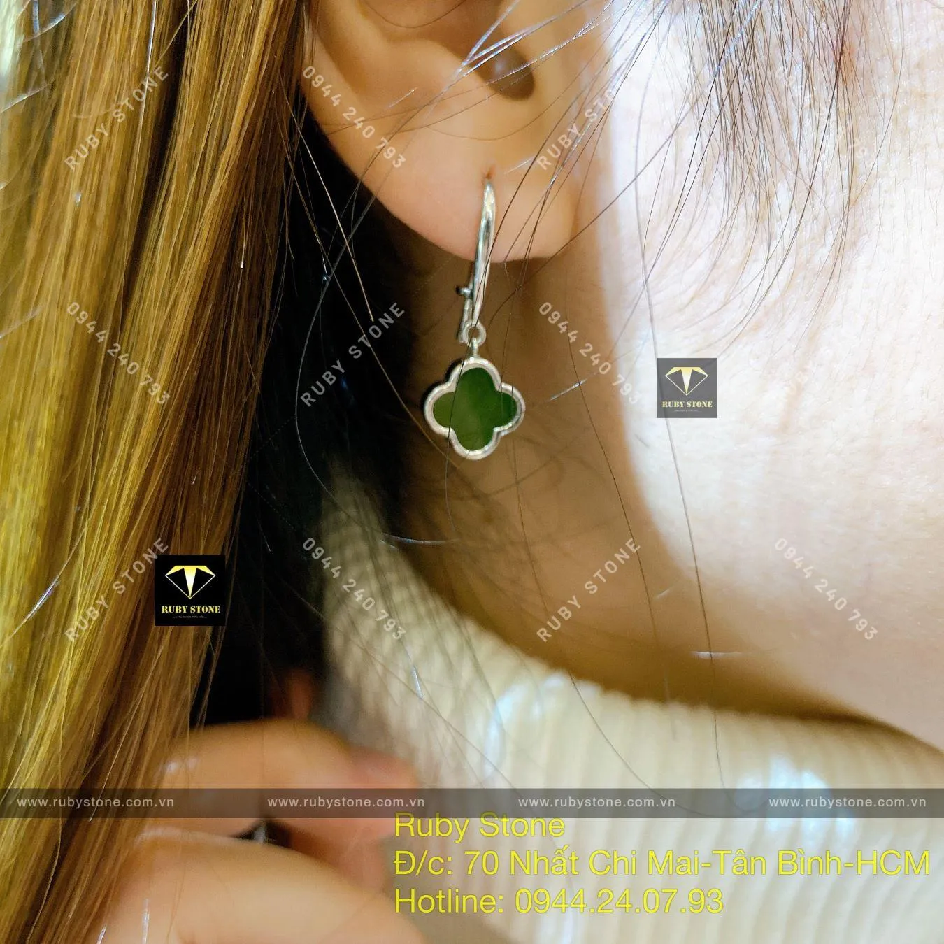 Khuyên tai cỏ bốn cánh Ngọc bích, vàng trắng 585 Khuyên tai cỏ bốn cánh Ngọc bích, vàng trắng 585 - Ảnh 3