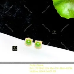 Khuyên tai Ngọc bích tròn, ổ tấm vuông, vàng 18k Khuyên tai Ngọc bích tròn, ổ tấm vuông, vàng 18k