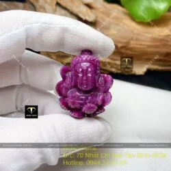 Phật A Di Đà Ruby Nam Phi ngự trên hoa sen
