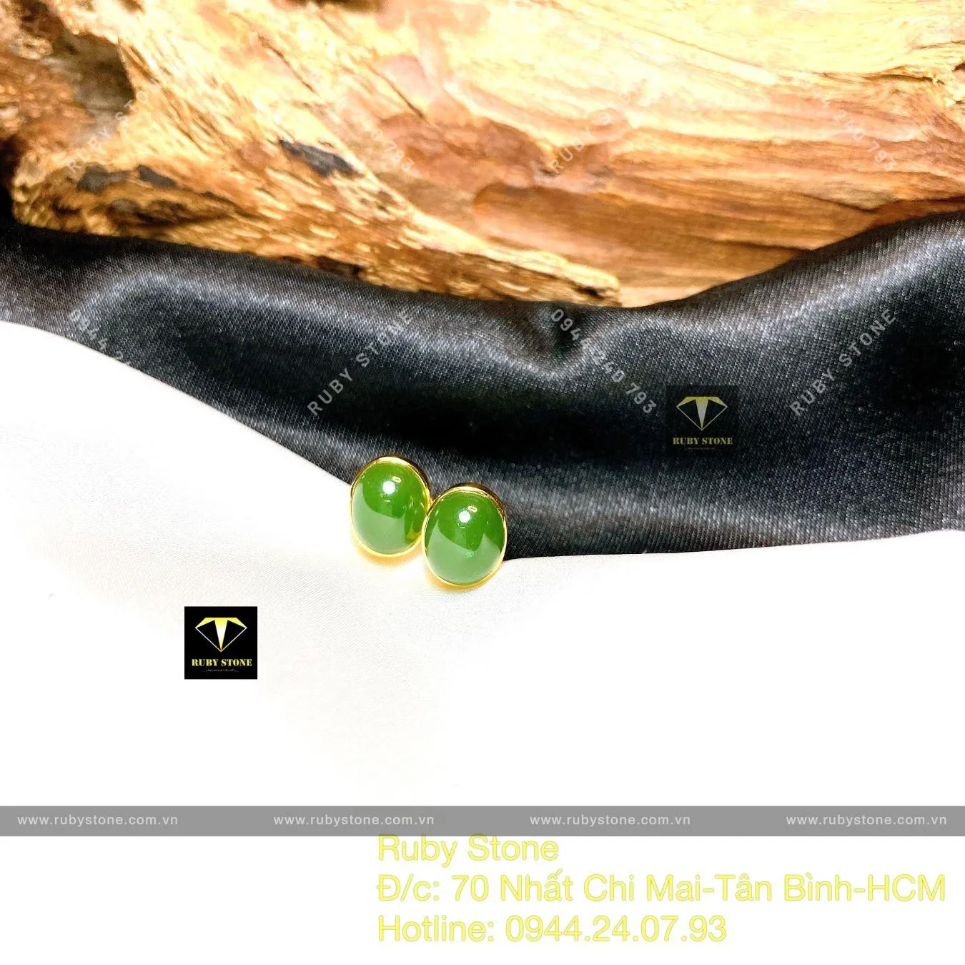 Khuyên tai Oval Ngọc bích, chấu bao, vàng 18k Khuyên tai Oval Ngọc bích, chấu bao, vàng 18k - Ảnh 2