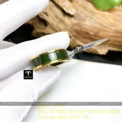 Nhẫn ngọc bích Canada xanh đậm, vàng 18k - Ảnh 4