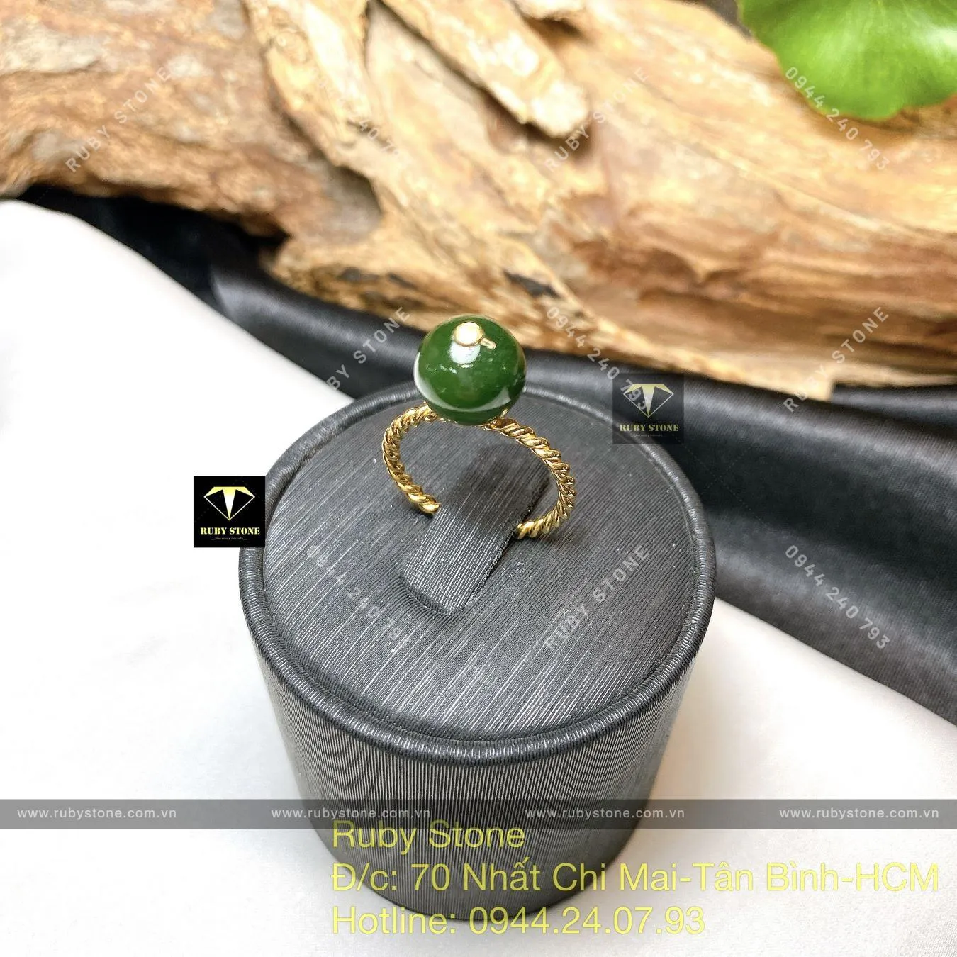 Khuyên tai và nhẫn trái châu Ngọc bích, vàng 18k Khuyên tai và nhẫn trái châu Ngọc bích, vàng 18k - Ảnh 5