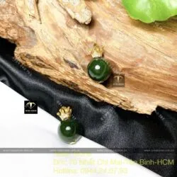 Mặt dây Trái châu Ngọc bích, móc vương miện vàng 18k - Hình ảnh 6