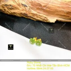 Khuyên tai hoa mai nhị trắng Ngọc bích, vàng 18k Khuyên tai hoa mai nhị trắng Ngọc bích, vàng 18k