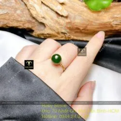 Bộ trang sức trái châu nhị trắng Ngọc bích, vàng 18k Bộ trang sức trái châu nhị trắng Ngọc bích, vàng 18k