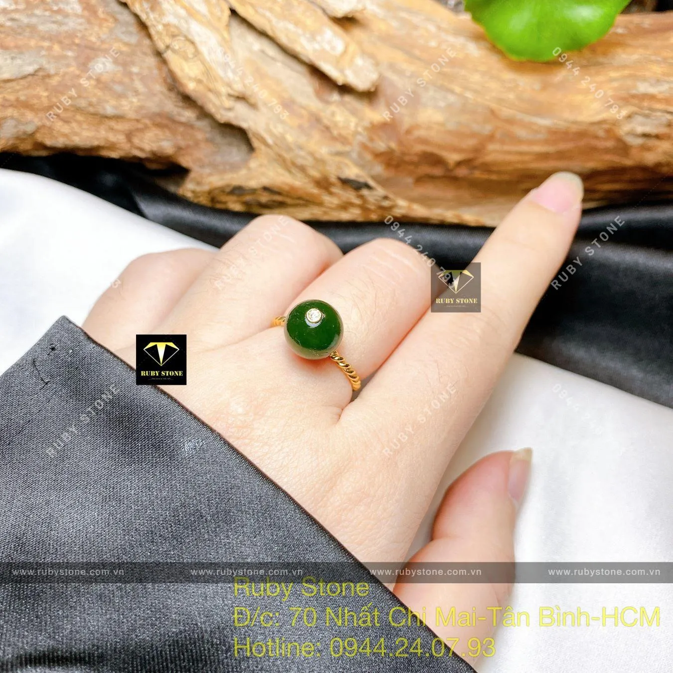 Bộ trang sức trái châu nhị trắng Ngọc bích, vàng 18k Bộ trang sức trái châu nhị trắng Ngọc bích, vàng 18k - Ảnh 2