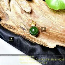 Mặt dây Trái châu Ngọc bích, móc vương miện vàng 18k - Hình ảnh 5