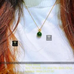 Mặt dây Trái châu Ngọc bích, móc vương miện vàng 18k
