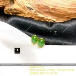 Khuyên tai Oval Ngọc bích, chấu bao, vàng 18k Khuyên tai Oval Ngọc bích, chấu bao, vàng 18k