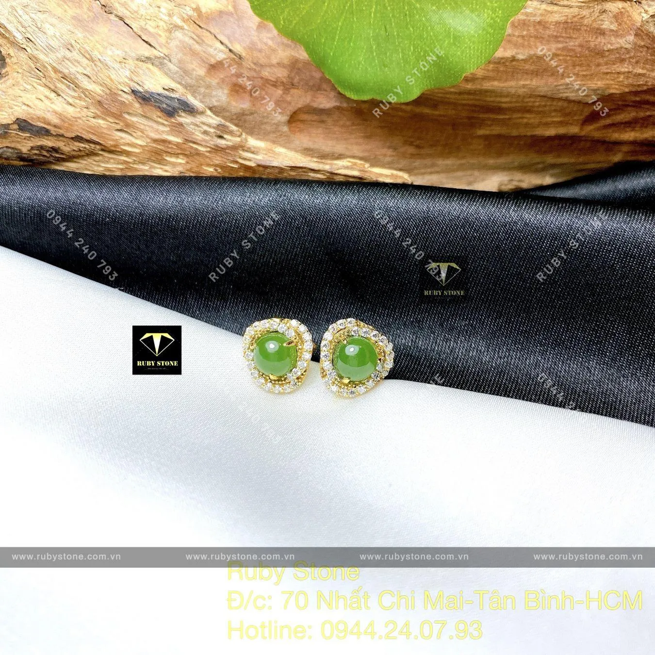 Khuyên tai Ngọc bích tròn 2 đường tấm xoắn, vàng 18k Khuyên tai Ngọc bích tròn 2 đường tấm xoắn, vàng 18k - Ảnh 4