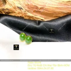 Khuyên tai Oval Ngọc bích, chấu bao, vàng 18k Khuyên tai Oval Ngọc bích, chấu bao, vàng 18k