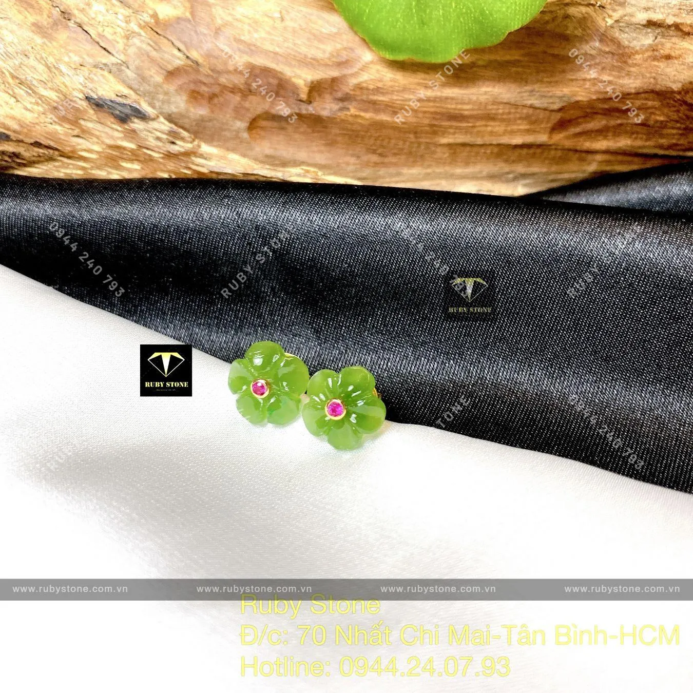 Khuyên tai hoa mai Ngọc bích, vàng 18k Khuyên tai hoa mai Ngọc bích, vàng 18k - Ảnh 4