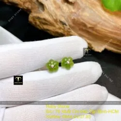 Khuyên tai hoa mai nhị trắng Ngọc bích, vàng 18k