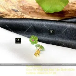 Khuyên tai hoa mai Ngọc bích, vàng 18k Khuyên tai hoa mai Ngọc bích, vàng 18k
