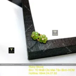 Khuyên tai hoa mai nhị trắng Ngọc bích, vàng 18k Khuyên tai hoa mai nhị trắng Ngọc bích, vàng 18k