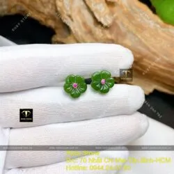 Khuyên tai hoa mai nhị đỏ Ngọc bích, vàng 18k - Hình ảnh 5