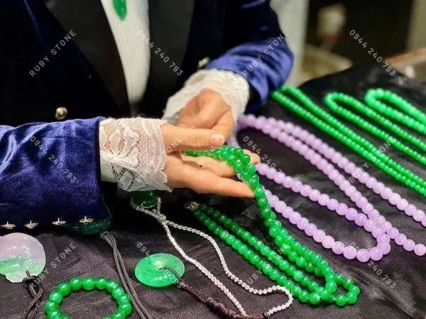 Vì sao hay nói “Ngọc lên nước”?