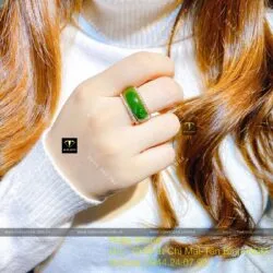 Nhẫn ngọc bích Canada 8 ly hai đường tấm, vàng 18k