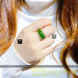 Nhẫn ngọc bích Canada 8 ly hai đường tấm, vàng 18k