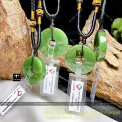Đồng điếu Ngọc bích khắc chú “Om Mani Padme Hum”, ĐK 28mm
