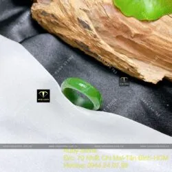 Nhẫn ngọc bích xanh lý, bản 6 ly, khắc chú “Ommani padme hum” - Ảnh 4