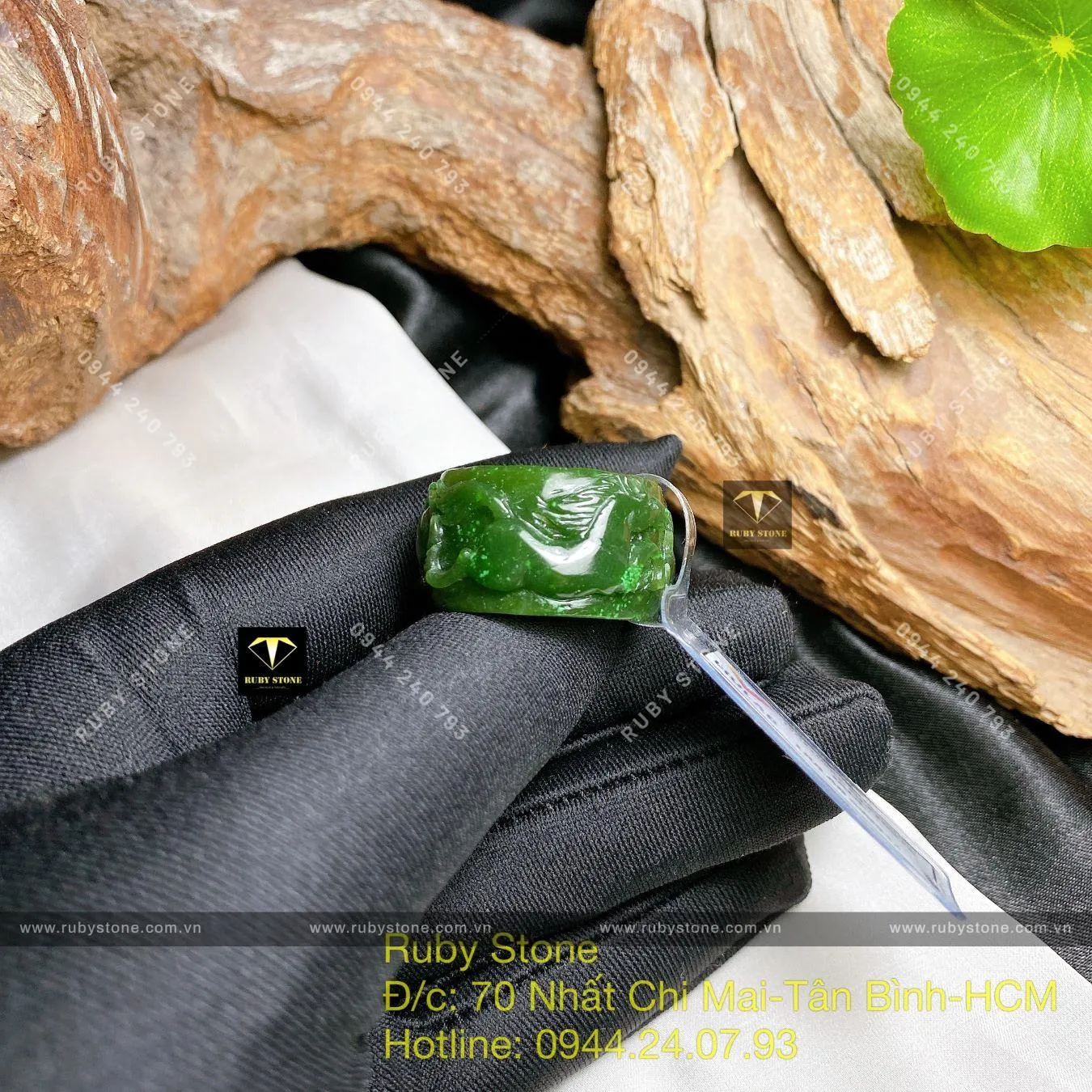 Nhẫn càn long Ngọc bích Canada chạm song Mã Nhẫn càn long Ngọc bích Canada chạm song Mã - Ảnh 2