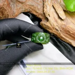 Nhẫn càn long Ngọc bích Canada chạm song Mã Nhẫn càn long Ngọc bích Canada chạm song Mã