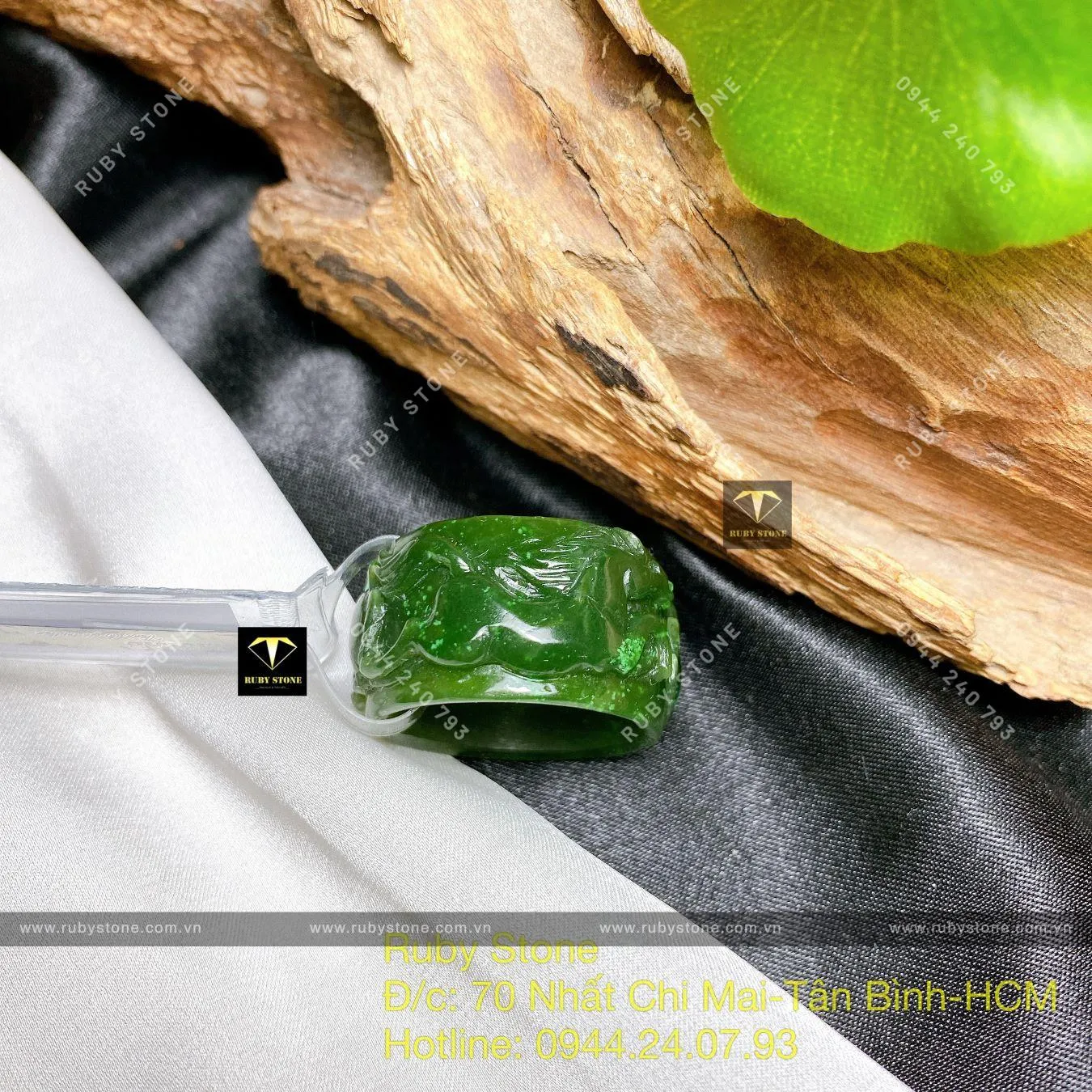 Nhẫn càn long Ngọc bích Canada chạm song Mã Nhẫn càn long Ngọc bích Canada chạm song Mã