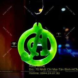 Mặt dây chuyền chữ cái Ngọc Bích, khắc theo yêu cầu