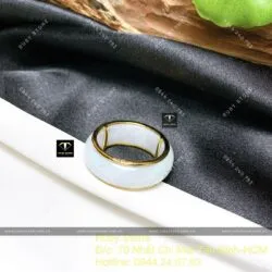 Nhẫn ngọc Cẩm thạch trắng, vàng 18k