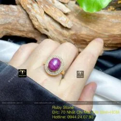 Nhẫn oval Ruby Nam Phi sao thiên nhiên, vàng 18k