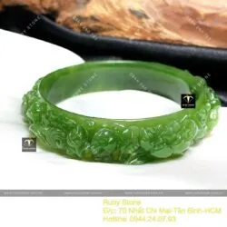 Vòng tay Ngọc Bích Canada xanh lá chạm nổi hoa sen, ni tay 53mm - Ảnh 2