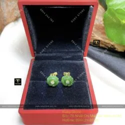 Bộ sản phẩm nhẫn và khuyên tai hoa mẫu đơn Ngọc bích Canada, vàng 10k Bộ sản phẩm nhẫn và khuyên tai hoa mẫu đơn Ngọc bích Canada, vàng 10k