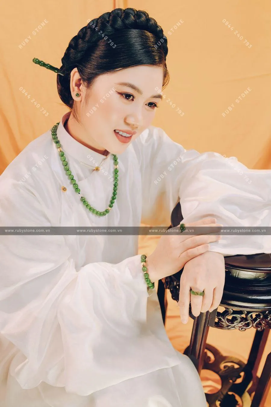 Bộ sản phẩm Vòng cổ và vòng tay Ngọc bích Canada 10 ly, bi vàng 18k Bộ sản phẩm Vòng cổ và vòng tay Ngọc bích Canada 10 ly, bi vàng 18k