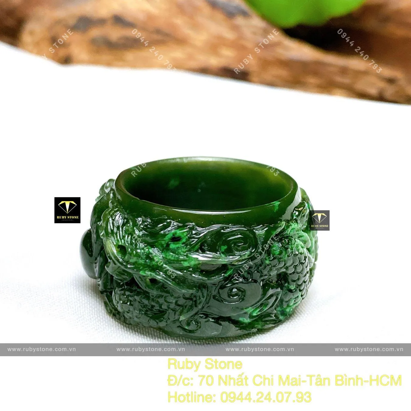 Nhẫn Ngọc bích Canada chạm Song Long tinh xảo, bản 20mm Nhẫn Ngọc bích Canada chạm Song Long tinh xảo, bản 20mm - Ảnh 3