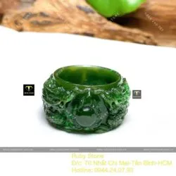 Nhẫn Ngọc bích Canada chạm Song Long tinh xảo, bản 20mm Nhẫn Ngọc bích Canada chạm Song Long tinh xảo, bản 20mm