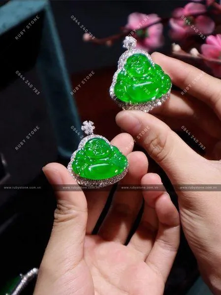 Vì sao màu xanh Jadeite jade lại đắt như vậy?