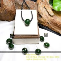 Charm Ngọc bích Canada xanh lý đậm mài giác (facet) - Hình ảnh 2