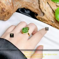 Nhẫn thiềm thừ Ngọc bích Canada, vàng 18k