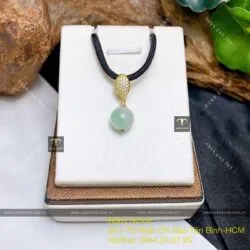 Mặt dây chuyền trái châu ngọc Cẩm thạch xanh lý, vàng 18k
