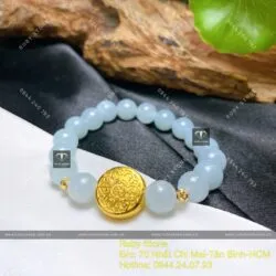 Vòng tay ngọc Cẩm thạch lam nếp băng 8 ly, mix charm vàng 24k - Hình ảnh 3