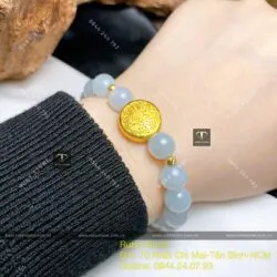 Vòng tay ngọc Cẩm thạch lam nếp băng 8 ly, mix charm vàng 24k - Hình ảnh 5